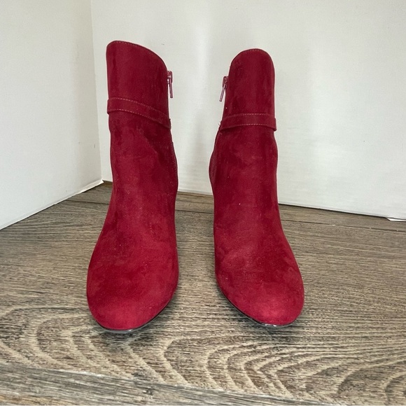 Andrea Grace Women's deep red suede Ankle Boots. Size 8. Pre-owned. Bootie’s. - Picture 2 of 6